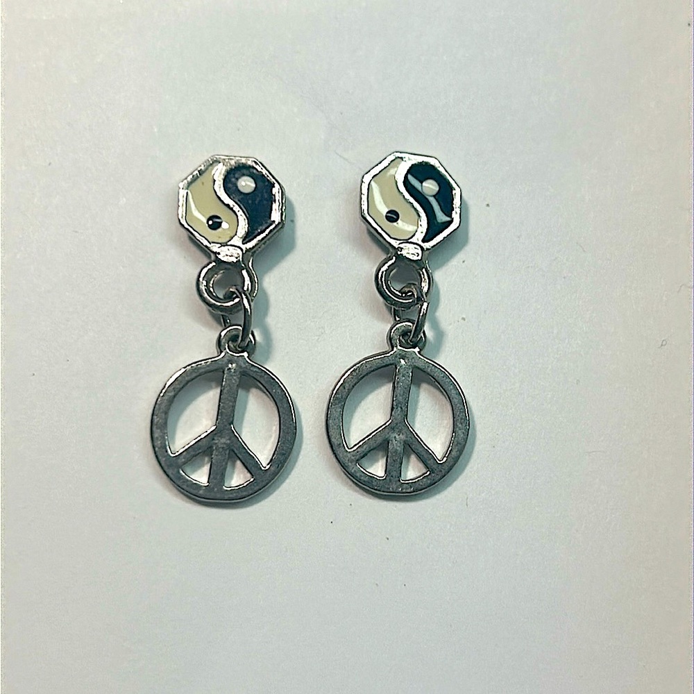 Earrings (yin and yang)